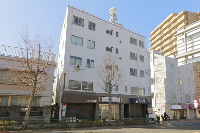 サンケイビルの外観