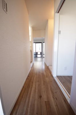 【玄関】 | ラ・メール鴻巣 | ※同タイプの別の部屋の写真です。