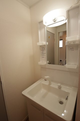 【独立洗面台】 | ラ・メール鴻巣 | ※同タイプの別の部屋の写真です。