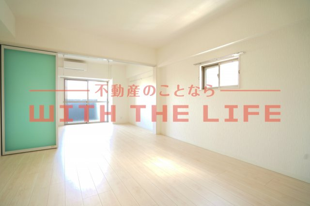 リッツ・アヴェニュー（リッツ・アベニュー）【10, 000円キャッシュバック対象物件】の居間・リビング|こちらの居間で趣味の時間をお楽しみください※現状優先
