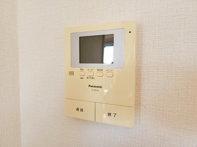 【セキュリティ】 | コープ野村明大前 | モニター付きのインターホンが完備されており、来訪者を確認できるので安心です。セキュリティ面にも配慮され、快適な生活をサポートします。