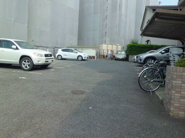 オークス向が丘の駐車場