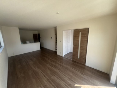 【前面道路含む現地写真】 | リーブルガーデン岩国市錦見8丁目　3号棟