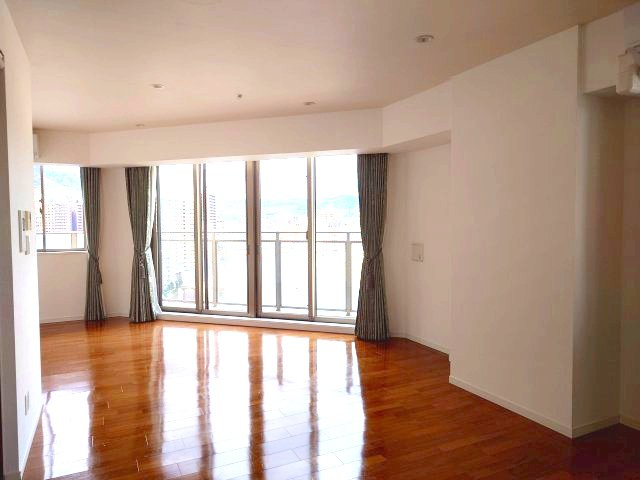 ザ・宝塚タワーの居間・リビング