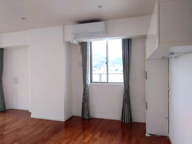 ザ・宝塚タワーの居間・リビング