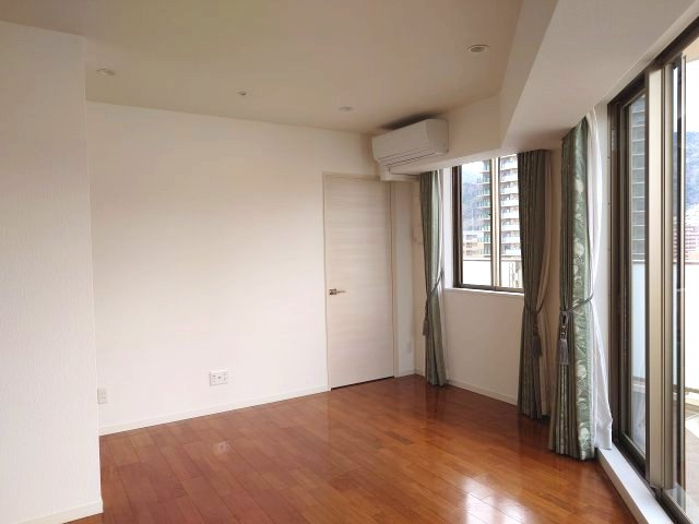 ザ・宝塚タワーの居間・リビング