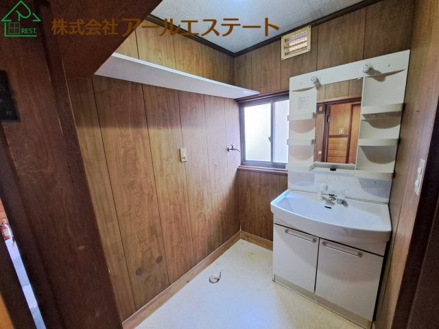 加古川市加古川町北在家　　山陽電鉄「尾上の松」徒歩15分の独立洗面台