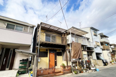 【前面道路含む現地写真】 | 伏見区淀美豆町　中古戸建 | 小学校徒歩2分、公園徒歩7分、保育園徒歩10分と近く子育て世代の方にもオススメのエリア