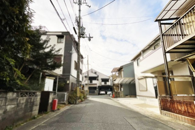 【前面道路含む現地写真】 | 伏見区淀美豆町　中古戸建 | 〈こちらの物件〉に興味がある方はお気軽にお問い合わせ下さい！月々のお支払い希望額からお客様が購入可能な物件の価格をシミュレーション致します(*´▽｀*)