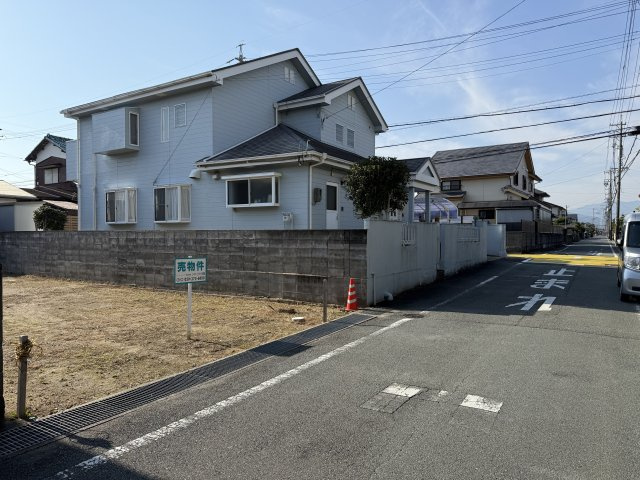 津市南新町 売土地の前面道路含む現地写真