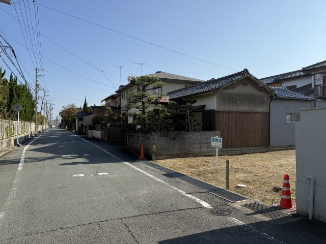 津市南新町 売土地の前面道路含む現地写真