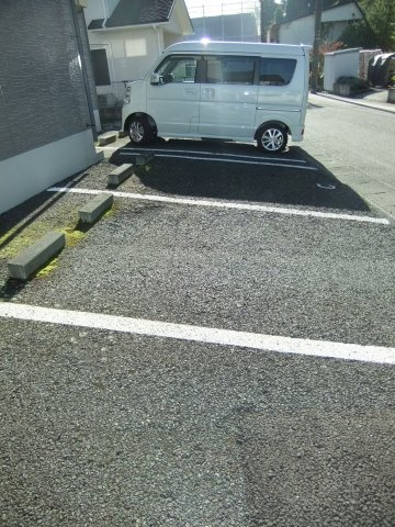 サンパティークの駐車場|長さのある車は駐車できませんのでご確認ください。