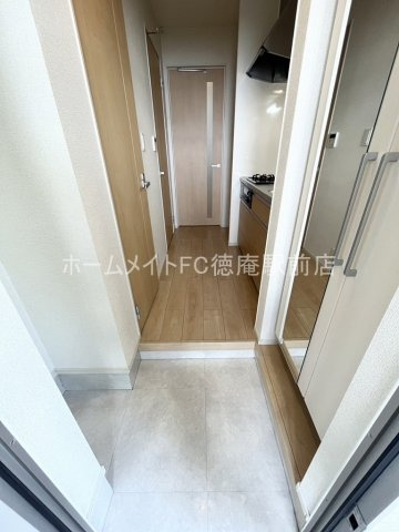 大阪市鶴見区緑１丁目のアパートの玄関
