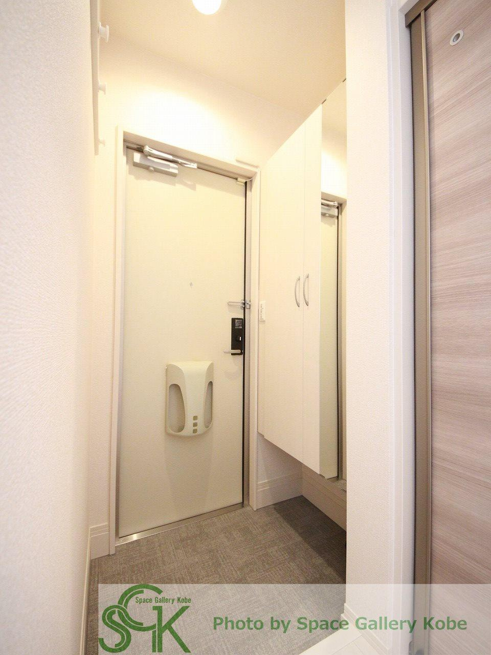 プリメーロ神戸の玄関|※お部屋により仕様が異なる場合があります※