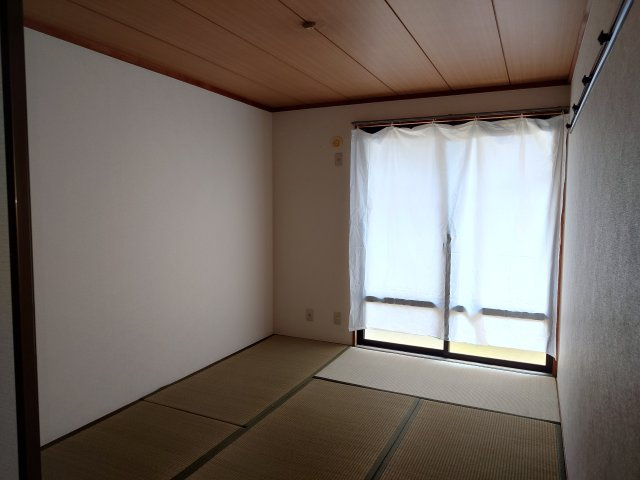 ハートランド逆瀬川の和室