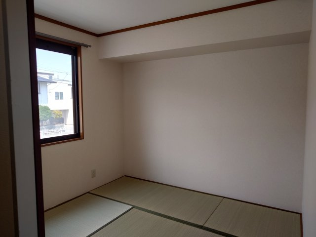 ハートランド逆瀬川の和室