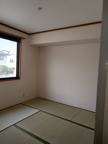 ハートランド逆瀬川の和室