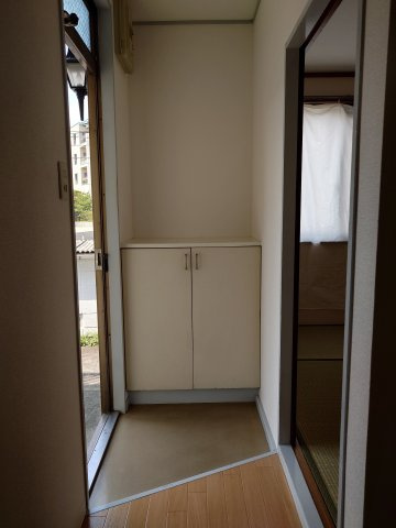 ハートランド逆瀬川の玄関