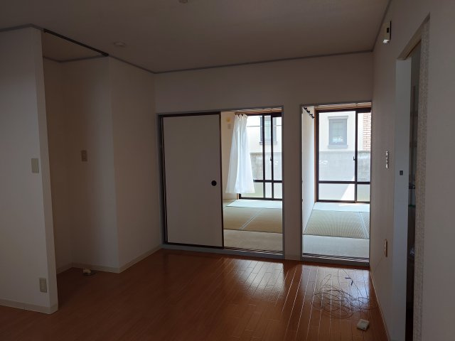 ハートランド逆瀬川の居間・リビング