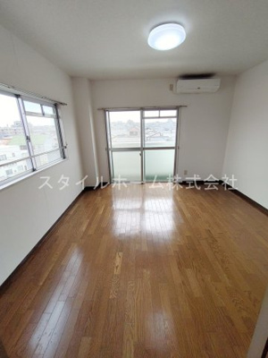 【居間・リビング】 | コスモベルテ | 別部屋写真です。