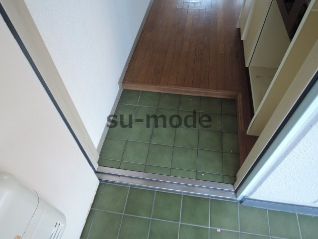 ヤスダマンションの玄関