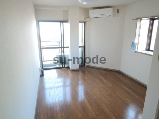 ヤスダマンションの居間・リビング