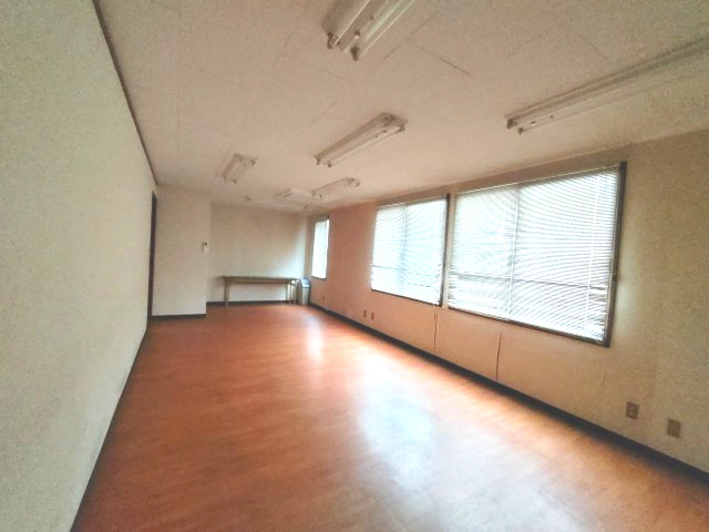 伊勢崎市境女塚売店舗事務所の内装
