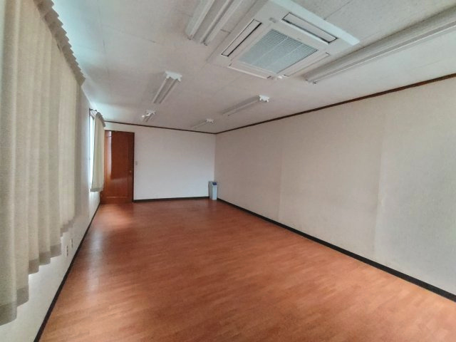伊勢崎市境女塚売店舗事務所の内装
