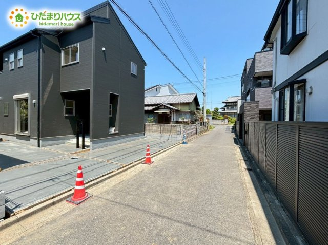 深谷市稲荷町1丁目　新築一戸建て　リーブルガーデン　01の前面道路含む現地写真|通りの少ない前面道路なので小さなお子様も安心ですね♪		