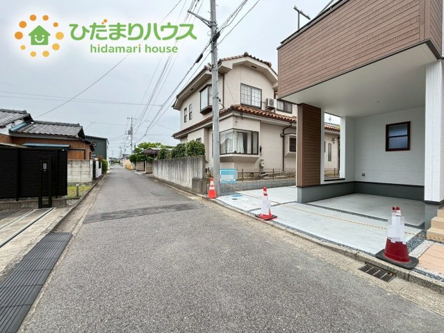 深谷市稲荷町1丁目　新築一戸建て　リーブルガーデン　02の前面道路含む現地写真|閑静な住宅地！