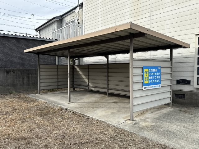 エステート八代の駐車場