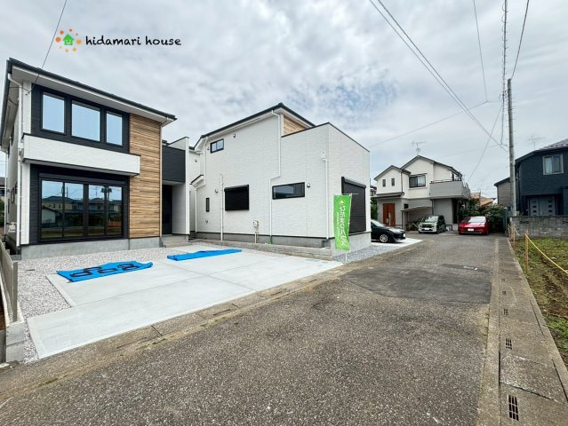 上尾市向山　9期　新築戸建　Grace　01の前面道路含む現地写真