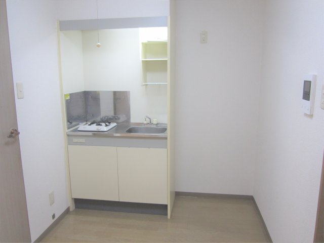 クリスタルコートⅠのキッチン