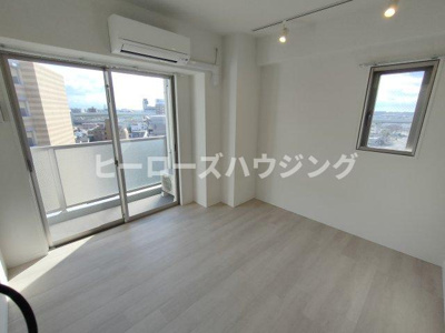 【居間・リビング】 | ループ北町 | ※同タイプの写真となりますが横の窓はありません。