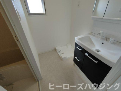 【内装】 | ループ北町 | ※同タイプの写真となりますが横の窓はありません。