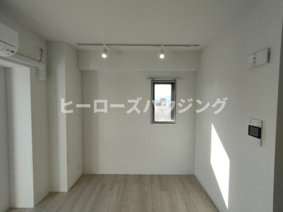 【内装】 | ループ北町 | ※同タイプの写真となりますが横の窓はありません。