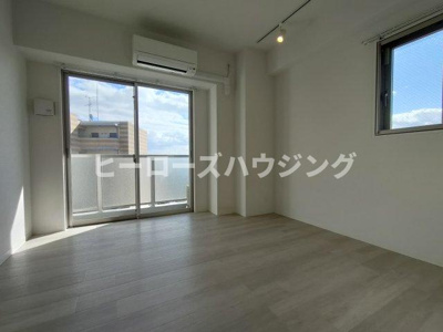 【居間・リビング】 | ループ北町 | ※同タイプの写真となりますが横の窓はありません。