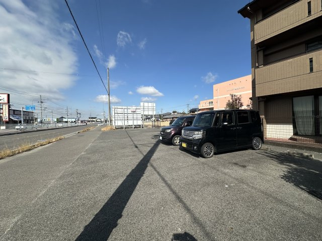 フロムエミコの駐車場