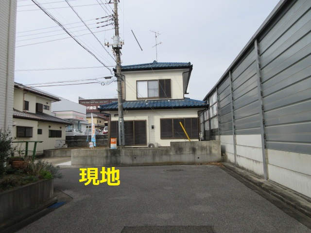 中古戸建　熊谷市肥塚594-2（リフォーム住宅）の前面道路含む現地写真