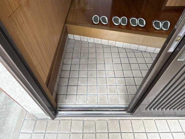 勝原区丁戸建の玄関