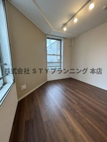 仲介手数料０円！WELL COURT TENMAの居間・リビング