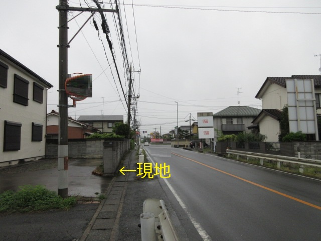 中古戸建　熊谷市円光2-2-18（リフォーム住宅）の前面道路含む現地写真