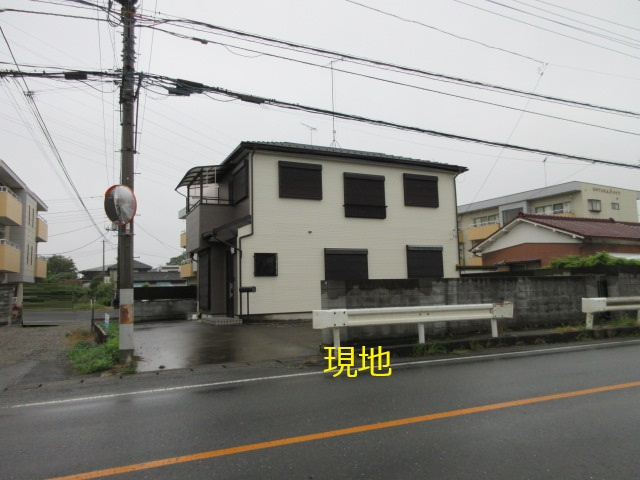 中古戸建　熊谷市円光2-2-18（リフォーム住宅）の前面道路含む現地写真