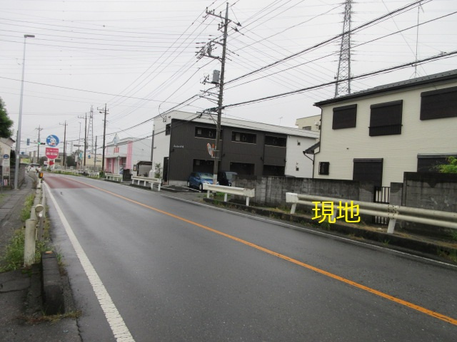 中古戸建　熊谷市円光2-2-18（リフォーム住宅）の前面道路含む現地写真