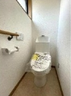 中古戸建　熊谷市円光2-2-18（リフォーム住宅）のトイレ