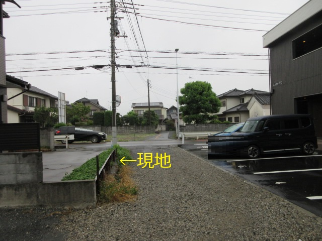 中古戸建　熊谷市円光2-2-18（リフォーム住宅）の前面道路含む現地写真