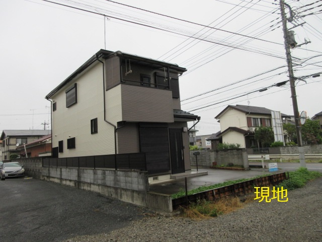 中古戸建　熊谷市円光2-2-18（リフォーム住宅）の前面道路含む現地写真