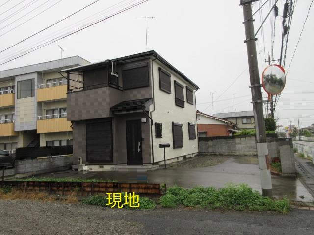 中古戸建　熊谷市円光2-2-18（リフォーム住宅）の前面道路含む現地写真