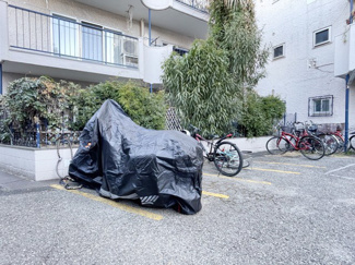 【駐車場】 | バイク置き場。空き区画の有無や駐輪料金、サイズおよび排気量規定などについては、改めてお問い合わせください。～即日のご見学可能～　お問合せはお気軽にどうぞ。