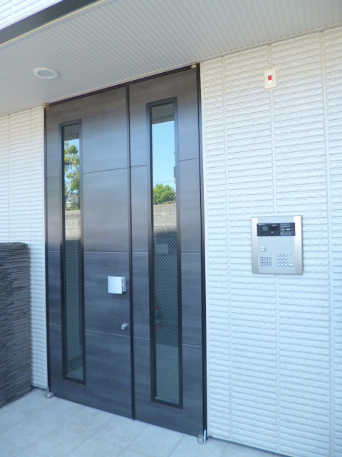 文京区本駒込２丁目の賃貸マンションのエントランス